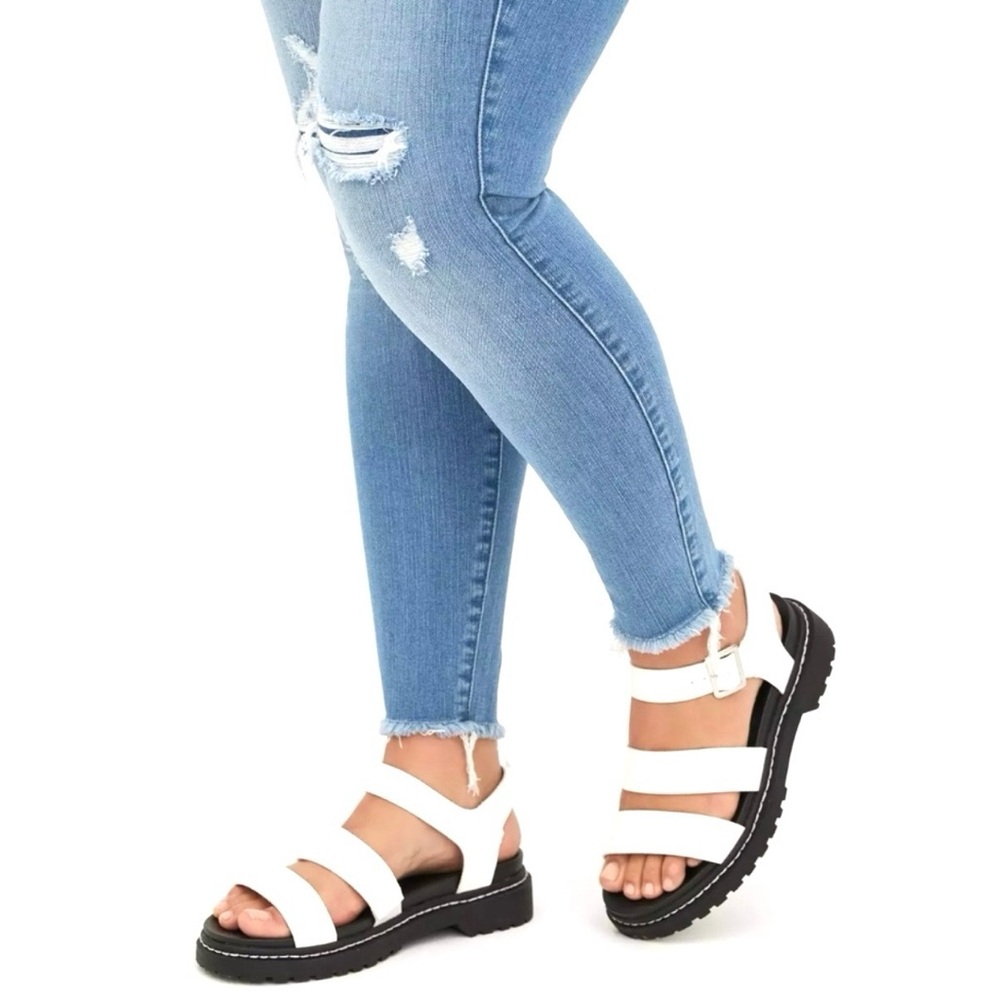 🆕🦋TORRID Chunky Lug Sole Sandal🦋